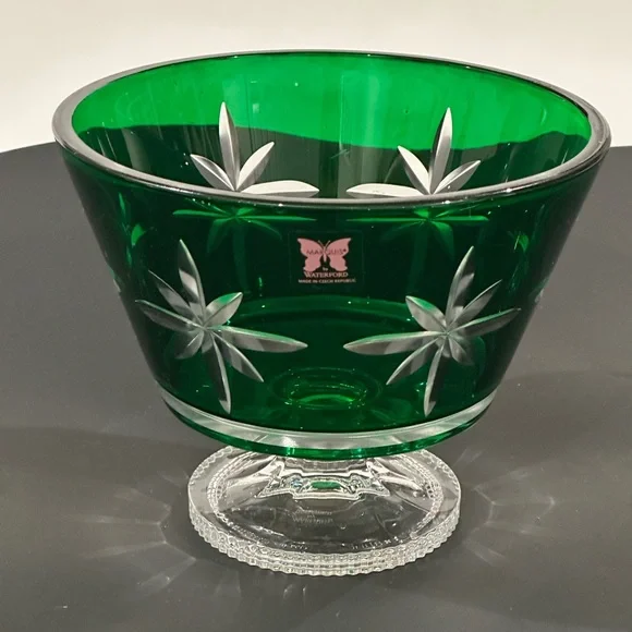 Marquis by Waterford Emerald Green Cut to Clear Starburst Pedestal Footed Bowl - Picture 1 of 7